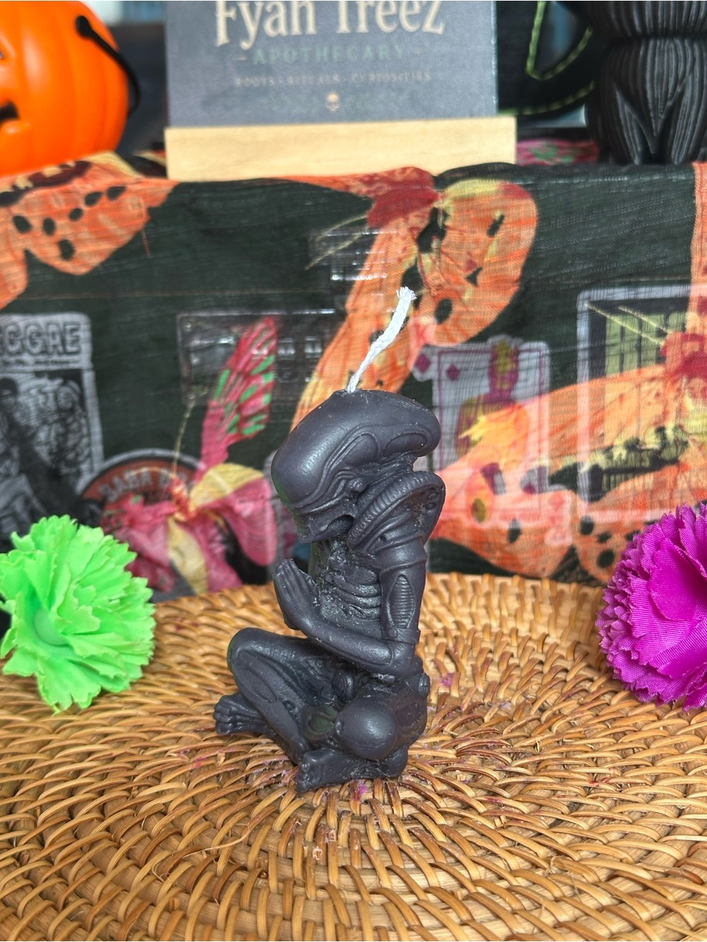 Alien Meditation Candle - Picture 7 of 9